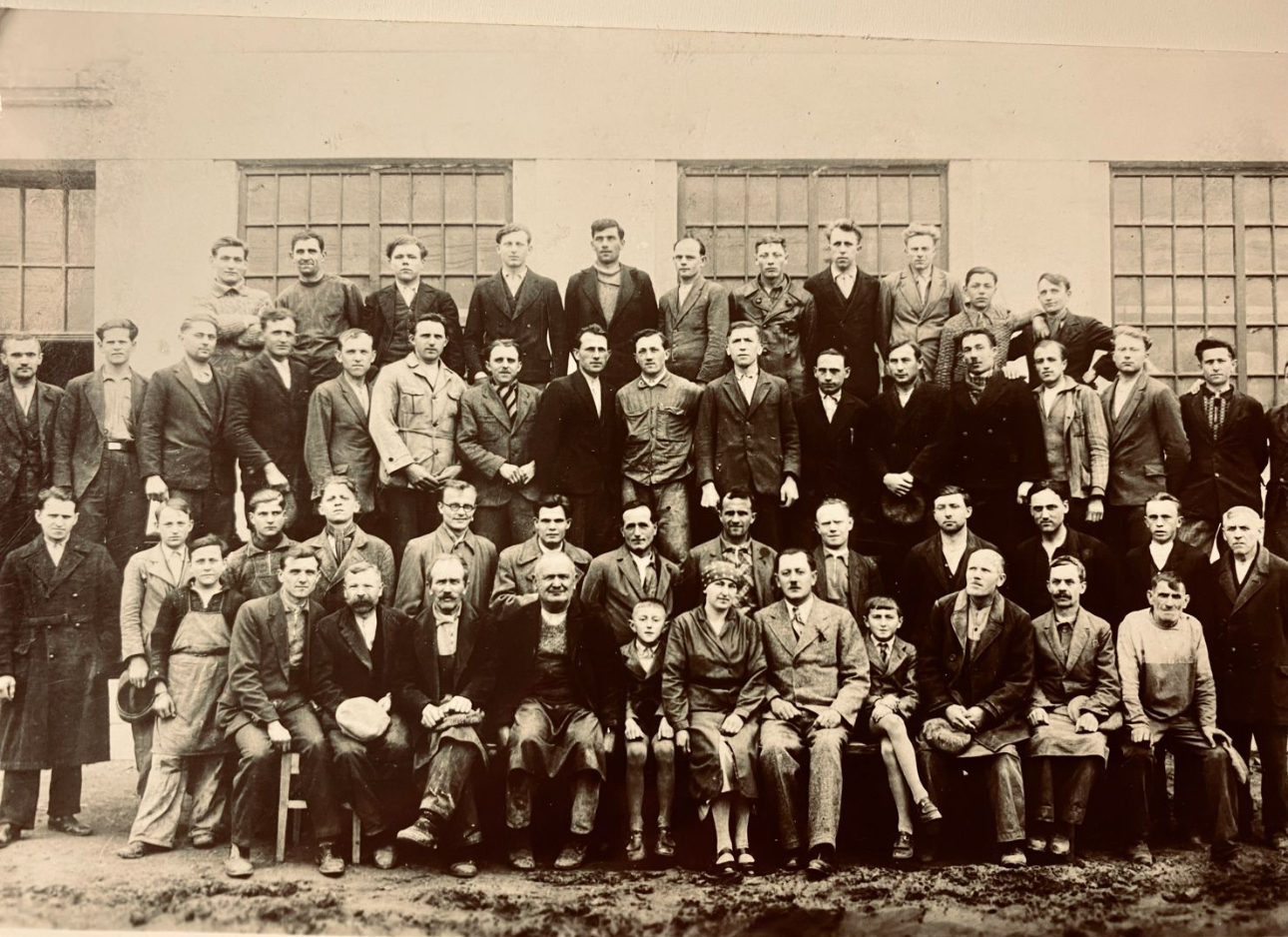 Tým stolařského závodu Vl. Máca, Újezd u Brna, kolem roku 1928